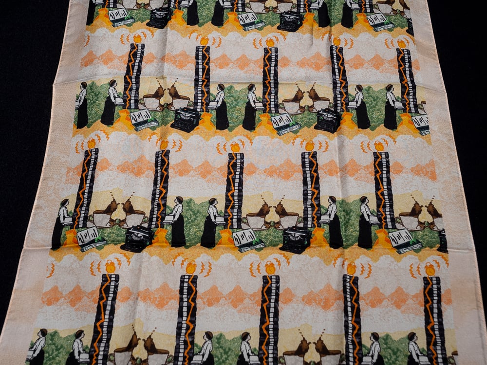 Image of PATTERN ME BRIGHT / Silkes sjalar