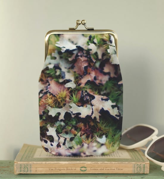 Image of Moss, glasses case with kisslock frame