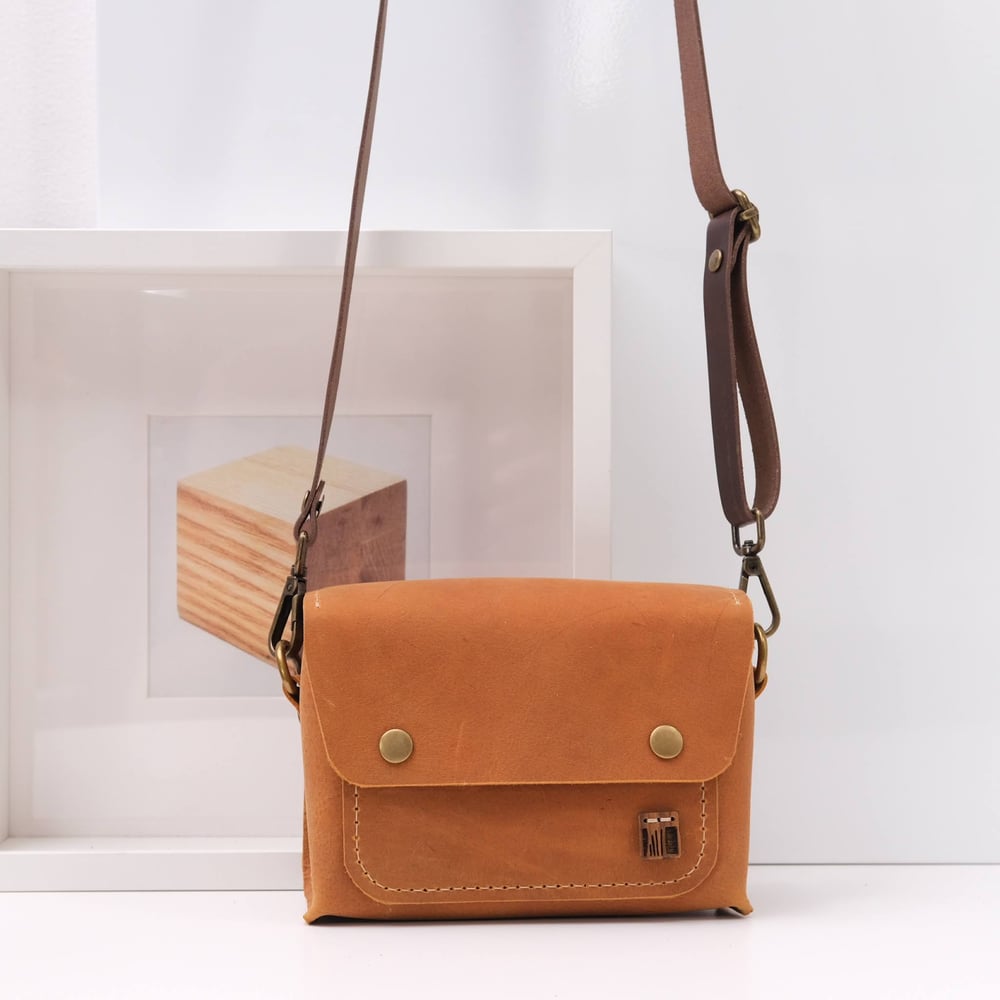 Image of Tiny Chunky Scout in vintage tan