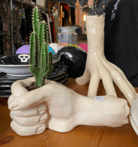 MACETA MANO 