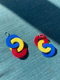 Image 2 of textured primary chains