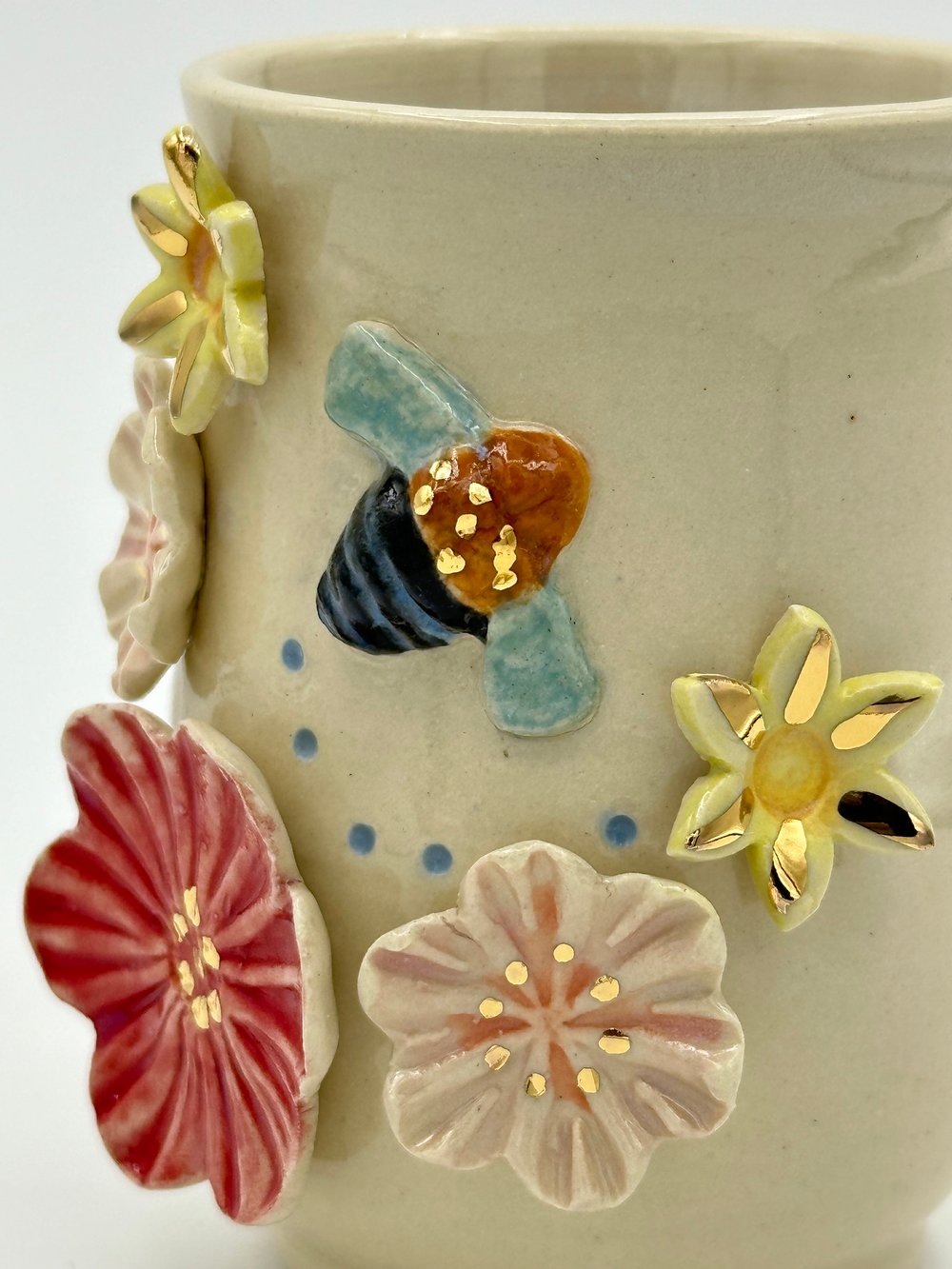 Image of Blue Banded Bee Vase (small) bee flying right
