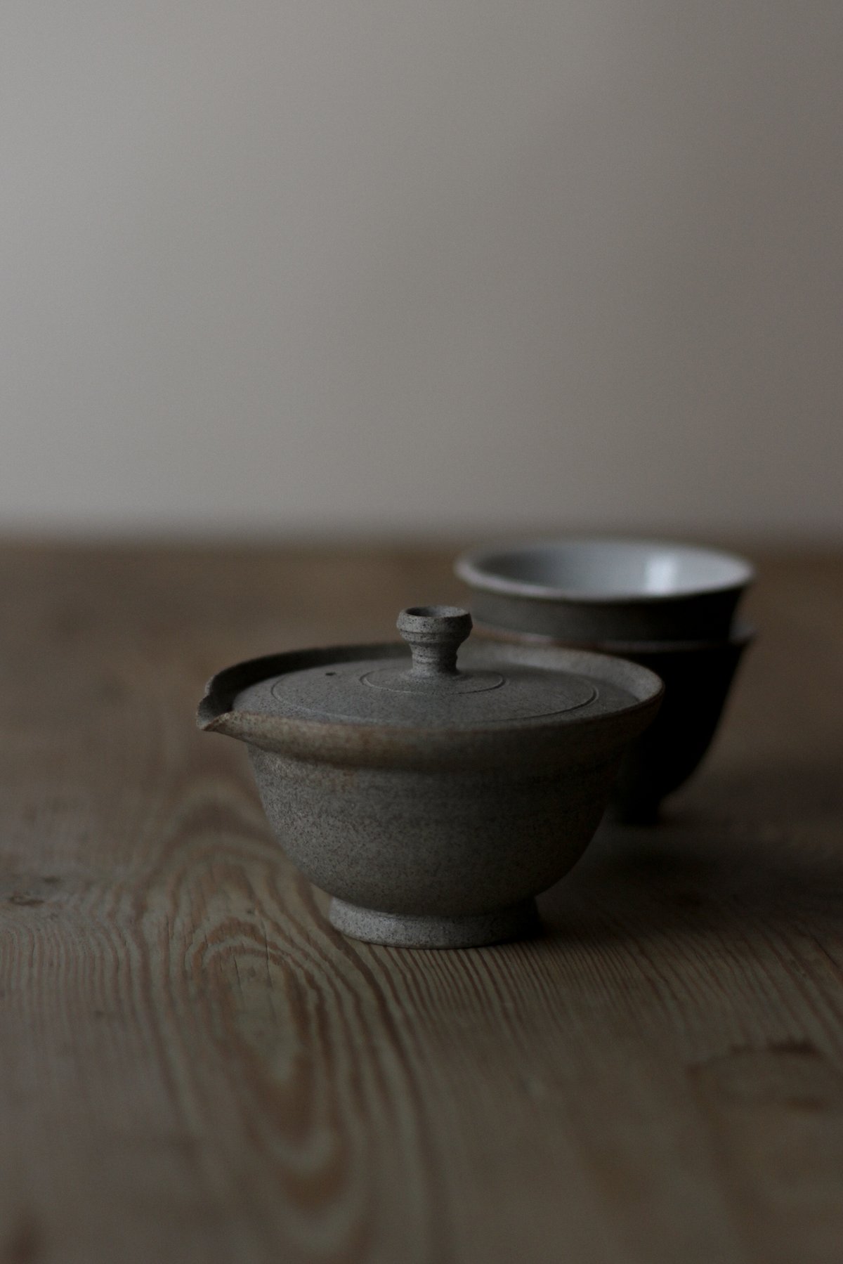 Image of grey tea set | shiboridashi + 2 tea cups