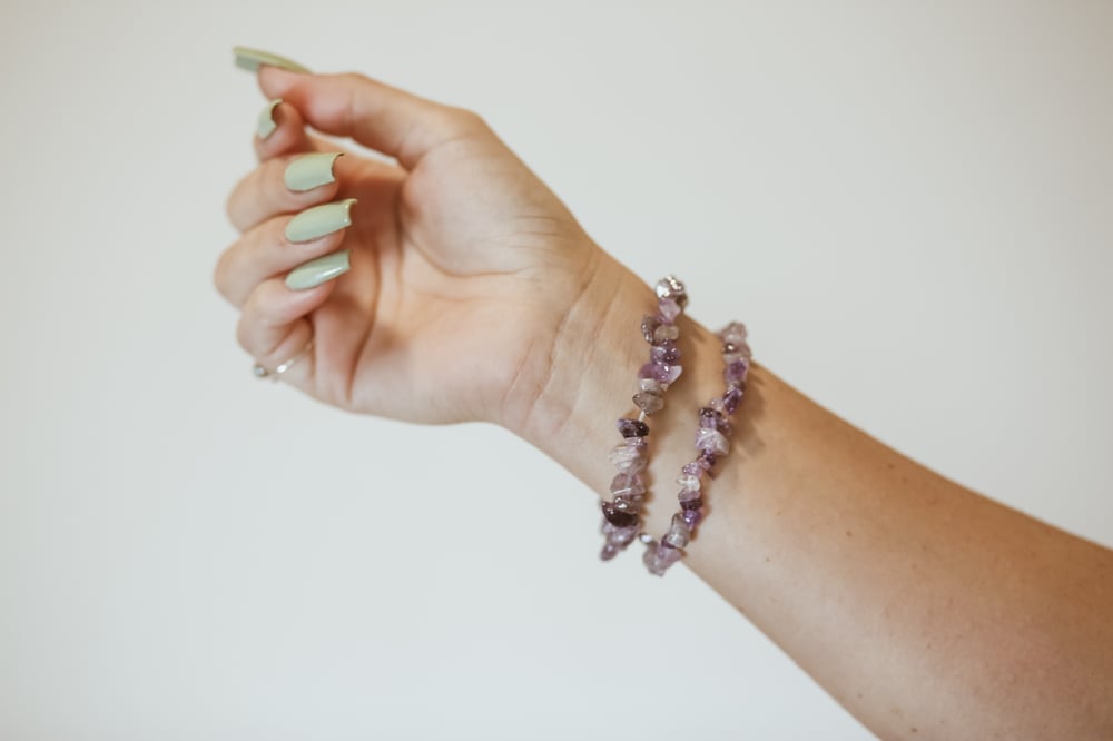 Image of Amethyst crystal chip bracelet