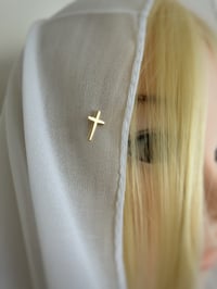 Image 2 of Mini Cross Veil (White)