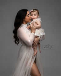 Image 2 of Timeless Motherhood Sessions (DEPOSIT)