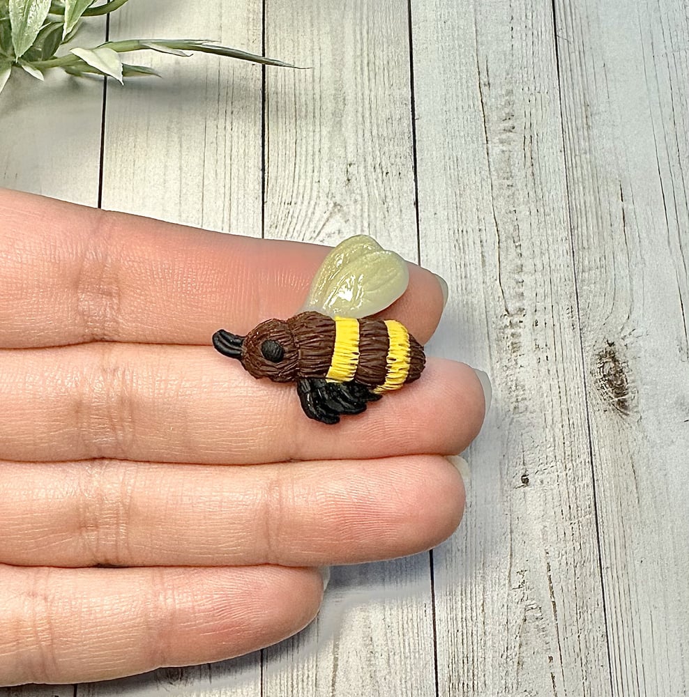 Image of Honeybee Pin