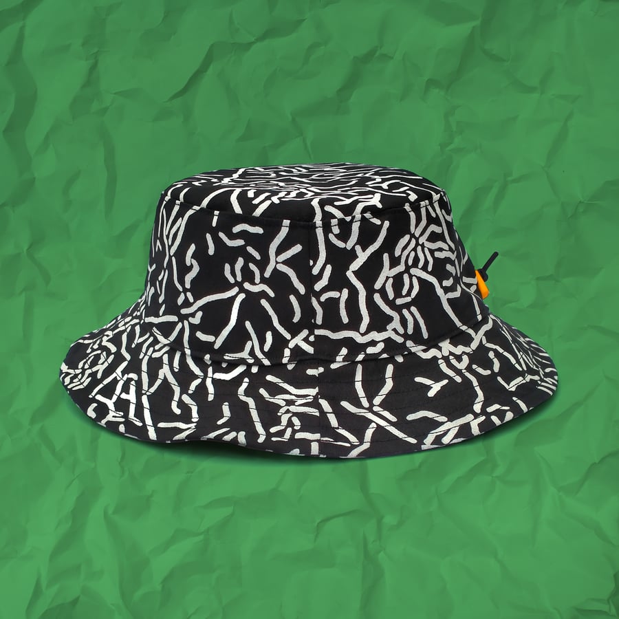 Image of SCRUNCH BUCKET HAT - GREEN & WHITE / BLACK