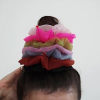 Image 1 of Scrunchie Flos 🏵️