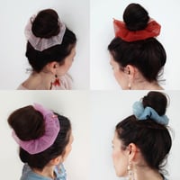 Image 3 of Scrunchie Flos 🏵️