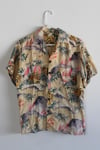 Vintage Hawaiinn Hot Button up