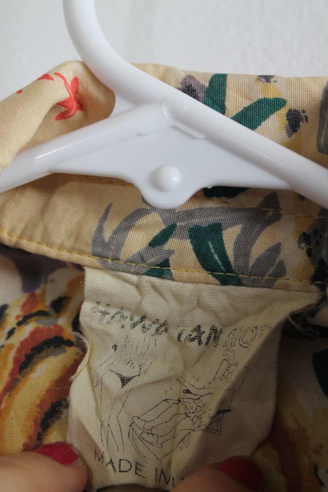 Vintage Hawaiinn Hot Button up