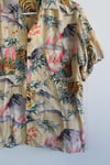 Vintage Hawaiinn Hot Button up