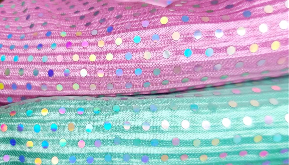 Image of Pleated Holo