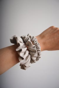 Image 2 of Linen scrunchie