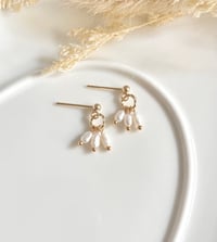 Image 4 of Cluster Pearl Earrings