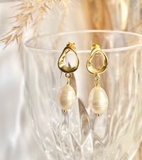 Image 4 of "Iris" Pearl Earrings