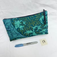 Image 3 of William Morris Standing Pouch No.17