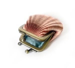 Image of Seashell, tiny velvet kisslock purse with plant-dyed lining