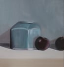 Image 2 of Vase et deux prunes