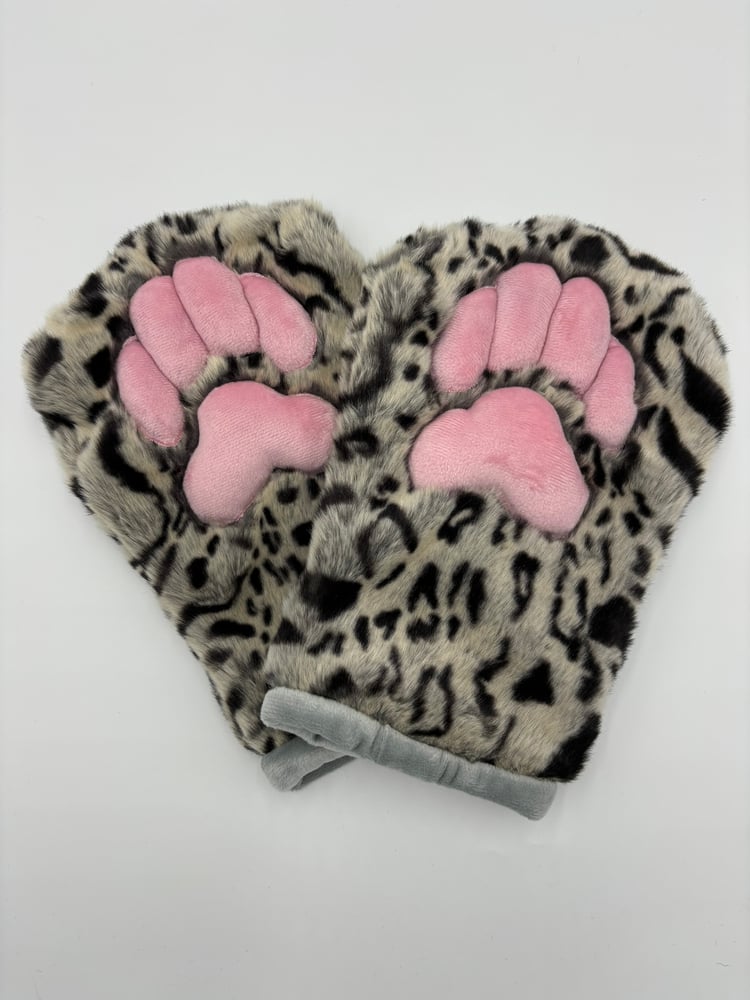 Image of Grey Leopard Mittens