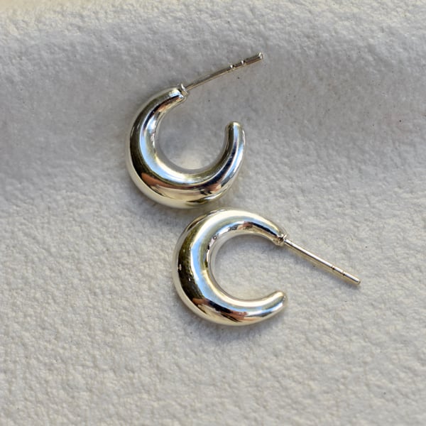 Image of MINI CROISSANT HOOPS SILVER