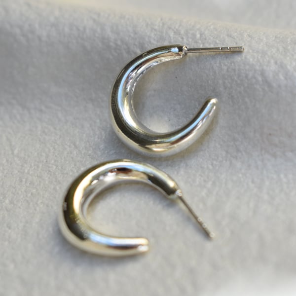 Image of LARGE CROISSANT HOOPS SILVER