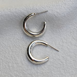 Image of LARGE CROISSANT HOOPS SILVER