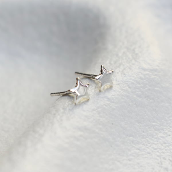 Image of STAR STUDS SILVER