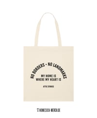 TOTE BAG // NO BORDERS