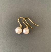 Image 1 of Desda Ivory Pearl in 9ct Gold