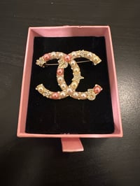 Cc pink pearl brooch