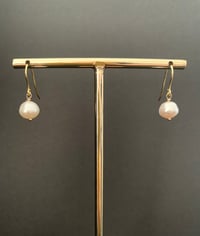 Image 3 of Desda Ivory Pearl in 9ct Gold