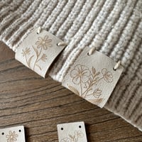 Image 2 of Duo d'étiquettes fleurs (beige)