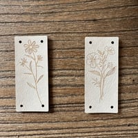 Image 3 of Duo d'étiquettes fleurs (beige)