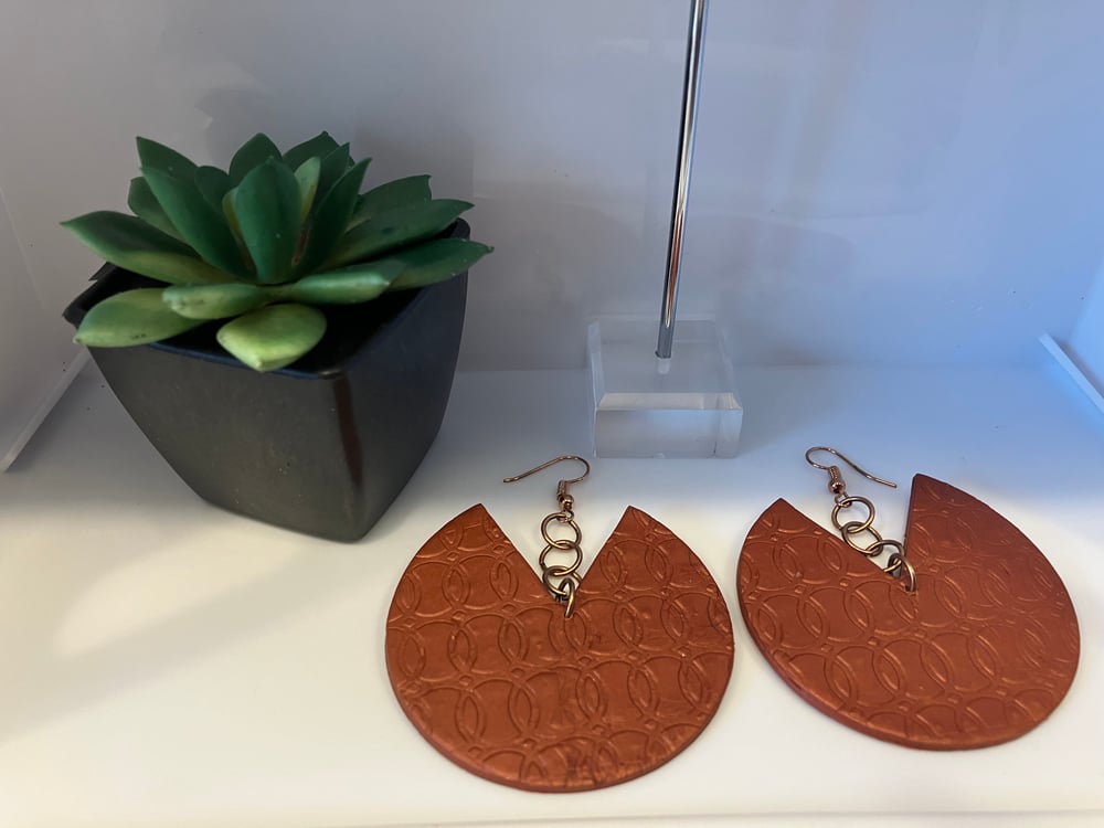 Image of Chocolate Daylily Piece