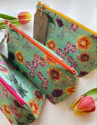 Image 1 of Retro Floral Cosmetic Bag