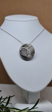 Image 2 of Silver Daisy Pendant (SJ049)
