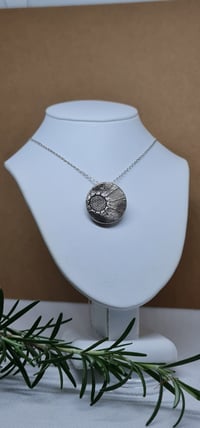 Image 3 of Silver Daisy Pendant (SJ049)