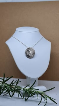 Image 4 of Silver Daisy Pendant (SJ049)