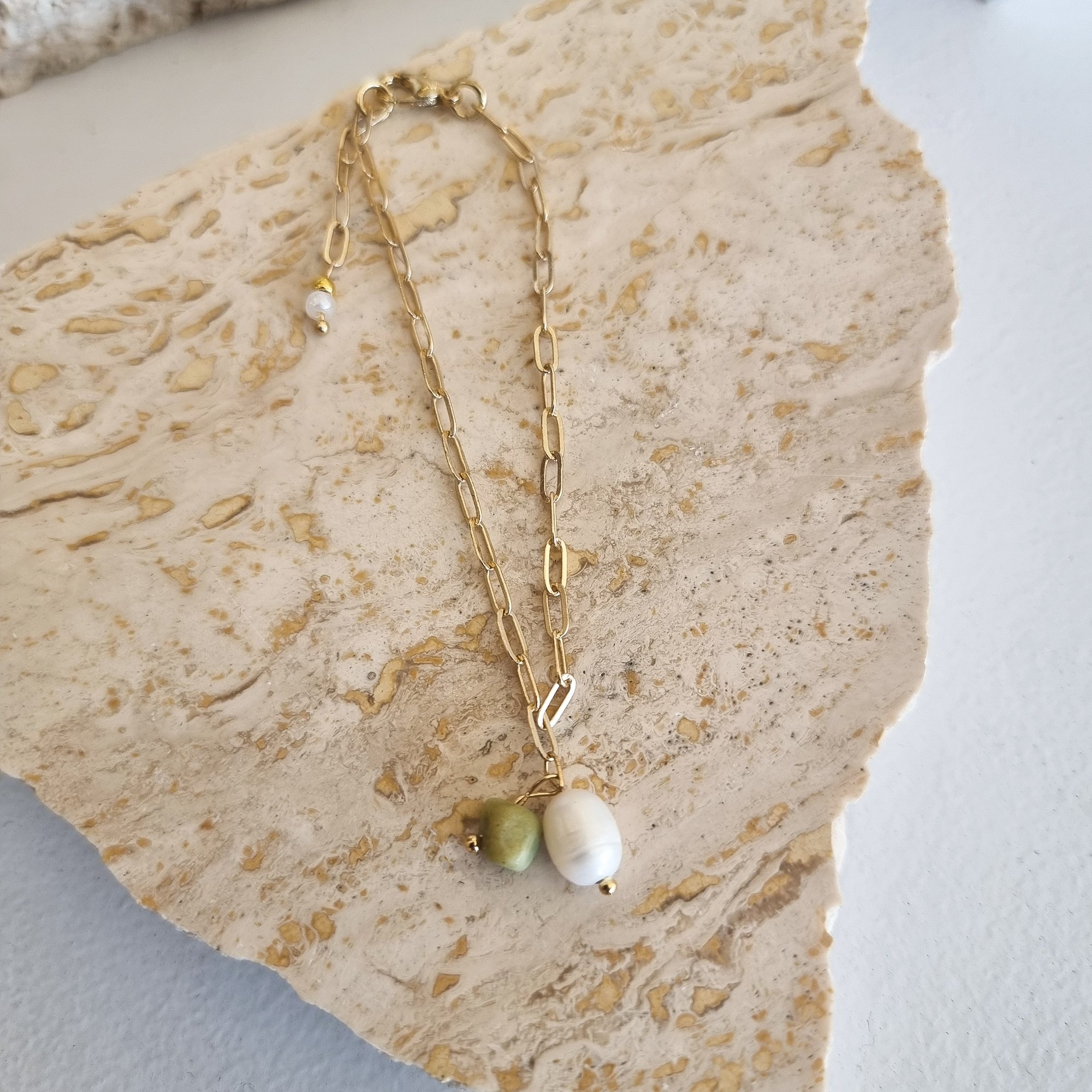 Image of Freshwater Pearl bracelet with green glass stone