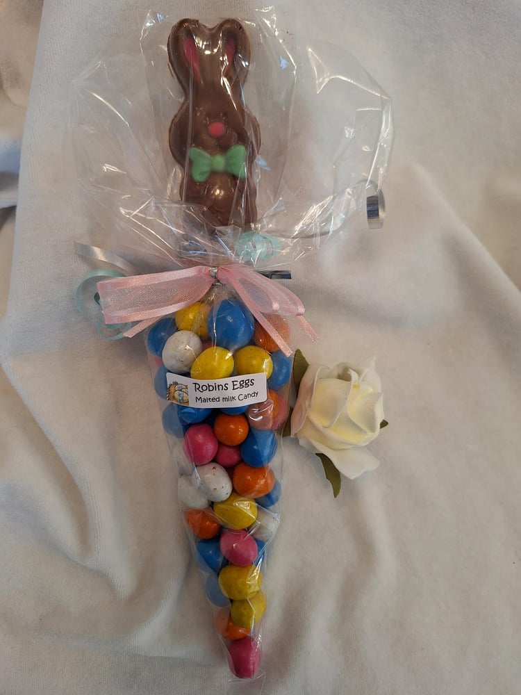 Image of Robins egg (malted milk cone bag) with lollipop
