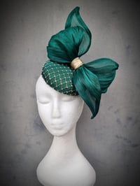 Image 2 of 'Dallace' in Emerald and gold