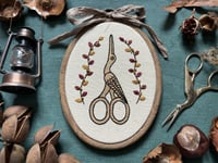 Image 1 of Stork Scissors 4x5½" Embroidery Hoop