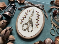 Image 2 of Stork Scissors 4x5½" Embroidery Hoop