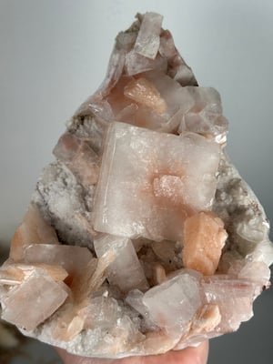 XL PINKY PEACH SELF STANDING APOPHYLITTE STILBITE ON WHITE SUGAR CHALCEDONY -INDIA-