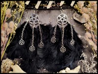 Image 2 of Nebelkrähe - Pentagram feather earrings