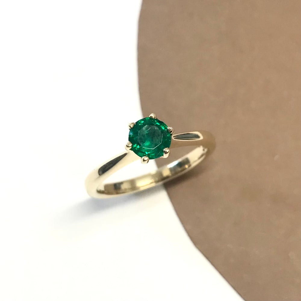 Image of Emerald solitaire ring