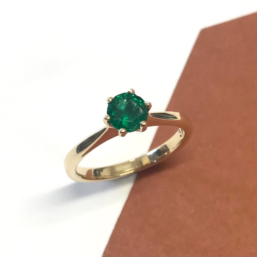 Image of Emerald solitaire ring