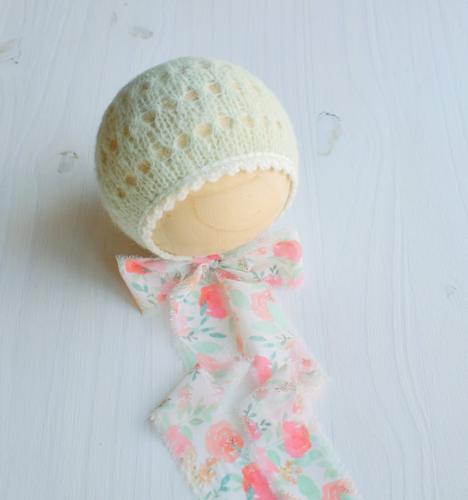 Image of Honeydew Scalloped Bonnet & Wrap